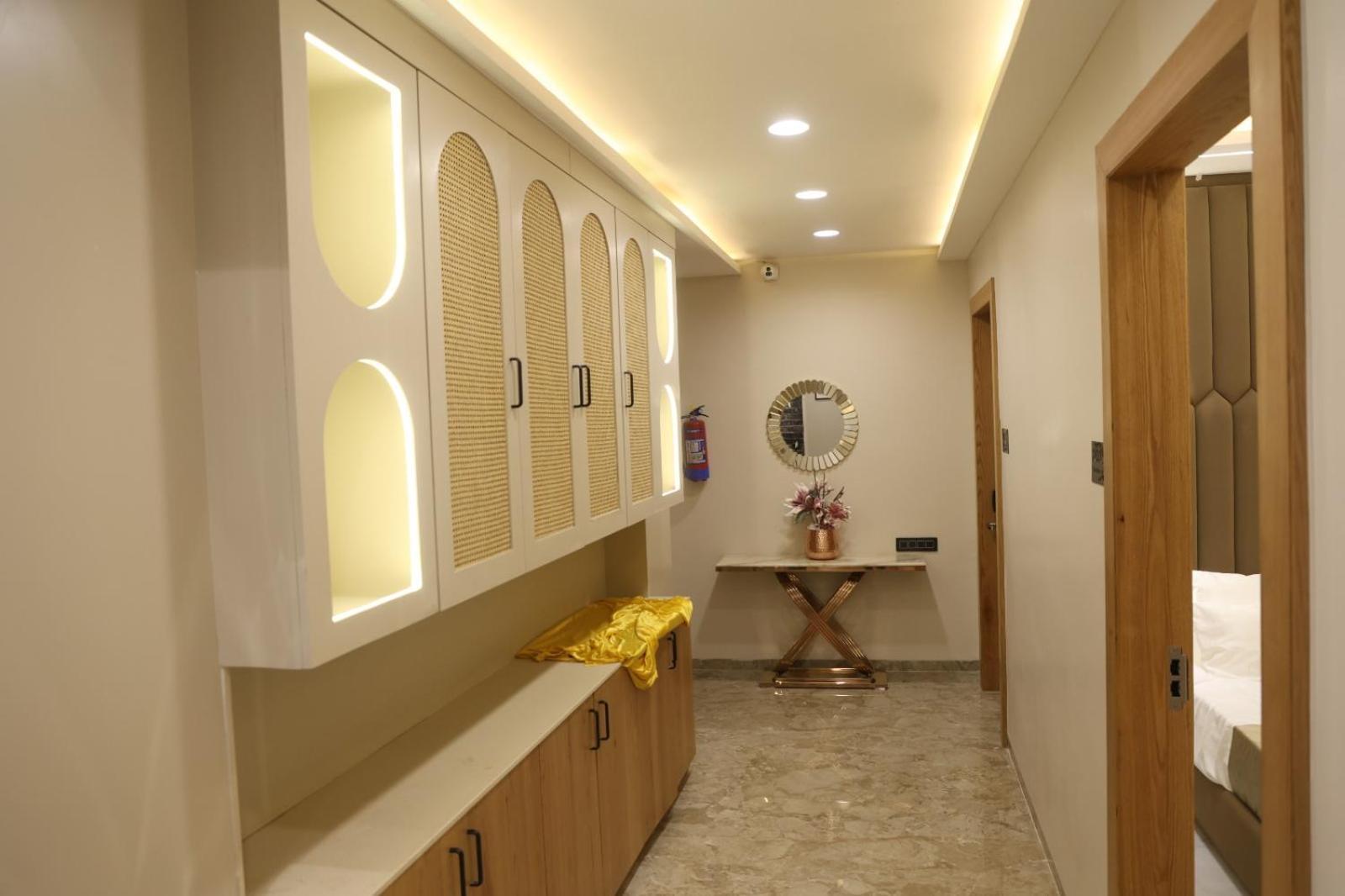 The Meera Hotel Ujjain Exterior photo