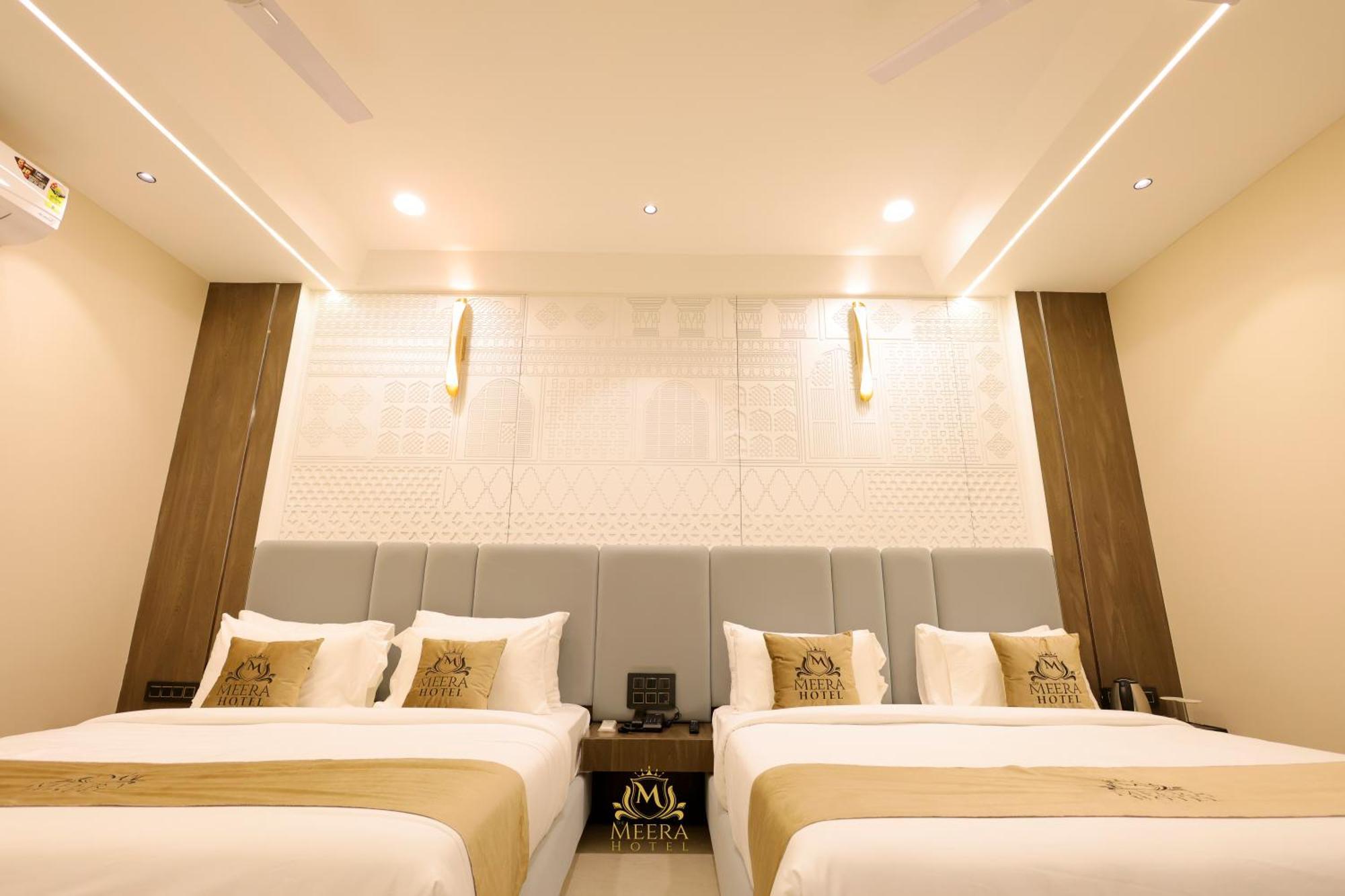 The Meera Hotel Ujjain Exterior photo